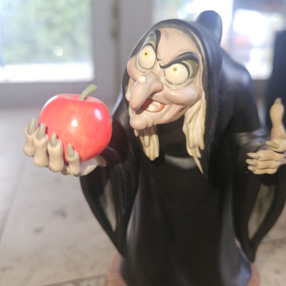 Walt Disney Classics Collection Snow White, Witch 1995-1996 Event Sculpture